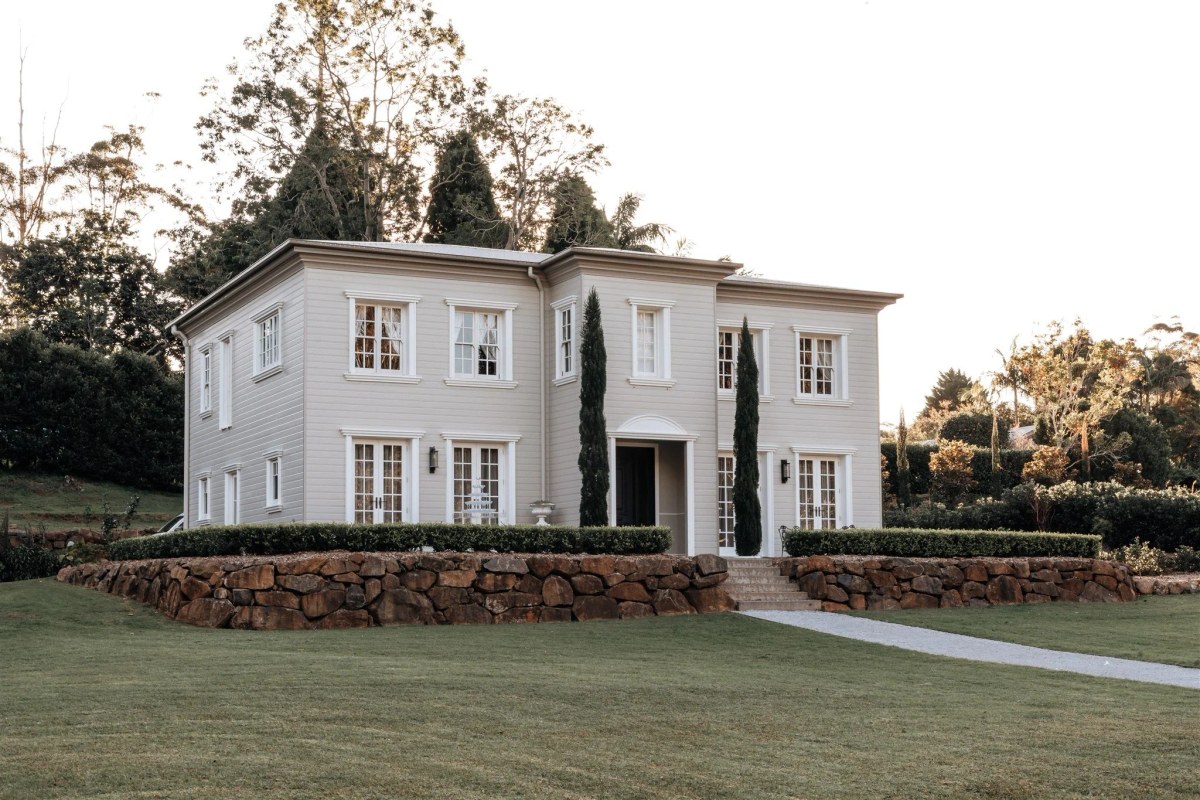 The Georgian-style main residence at Wynmère Estate behind its stone-walled lawn.
